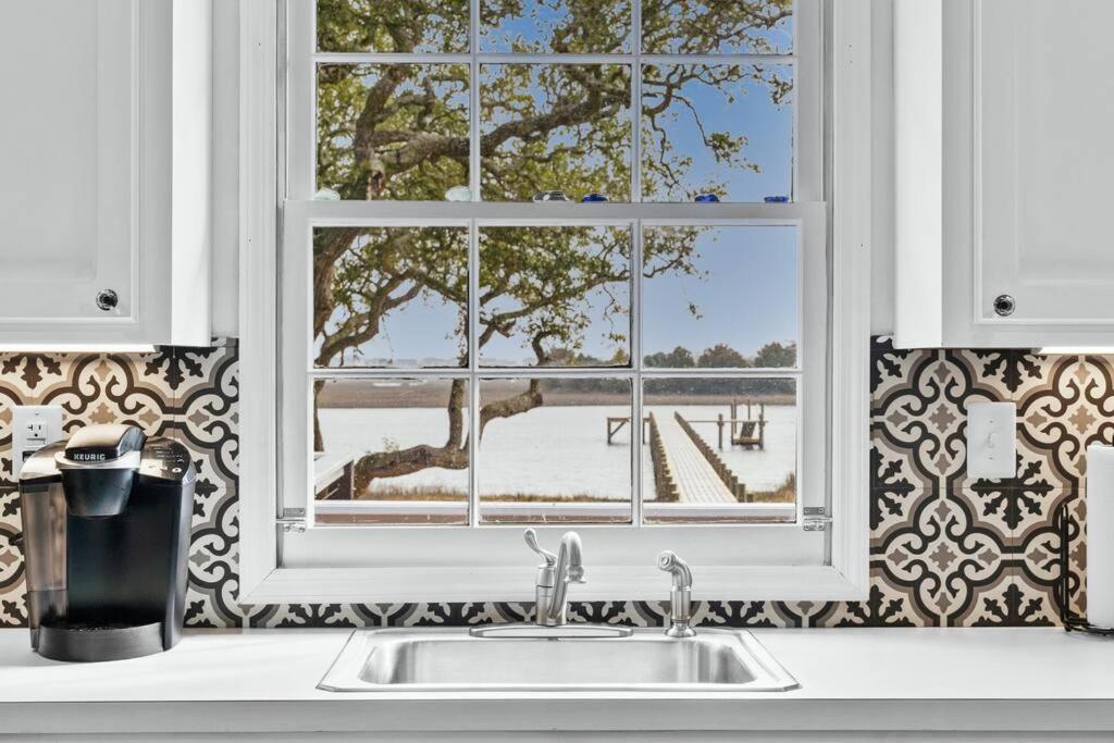 Villa Dolphin Cove - Whole Waterfront House With Dock Ocean Isle Beach Exterior foto