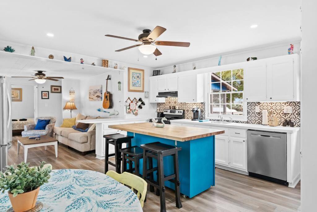 Villa Dolphin Cove - Whole Waterfront House With Dock Ocean Isle Beach Exterior foto